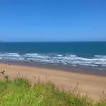 Norman's Nook, The Bay פילי